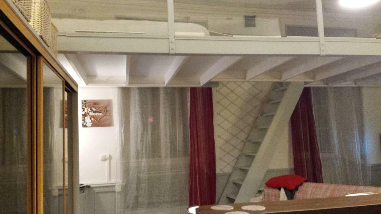 Coquet Studio En Mezzanine Nuit Pour 2 Personnes Apartamento Saint-Girons  Exterior foto